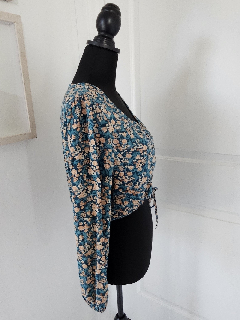 SO Teal Floral V-Neck Long Sleeve Drawstring Crop Top Blouse Size XL - Picture 3 of 13